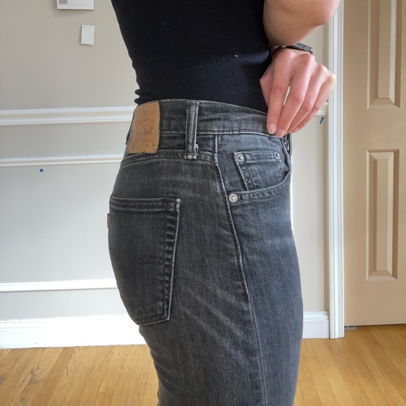 Distressed 513 Levi’s in black (men’s but I wore them) - Picture 6 of 9